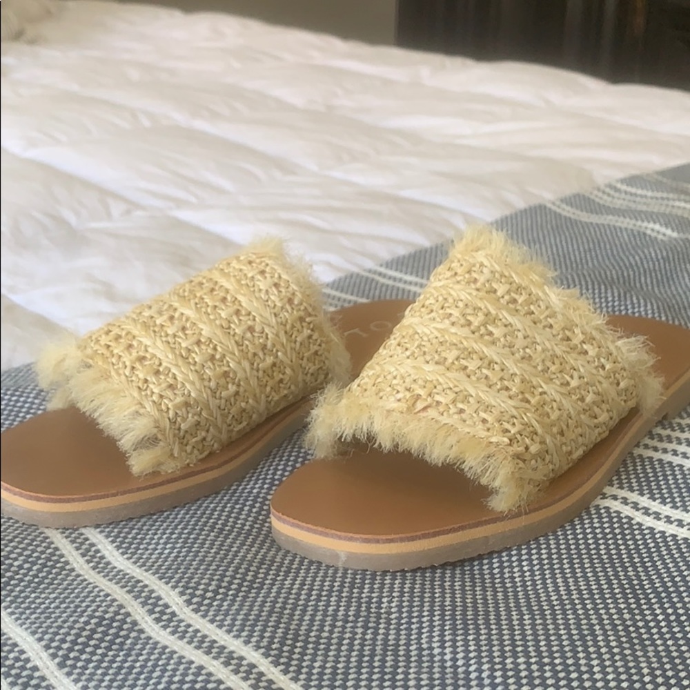 Sandy Toes Straw Slide Sandal